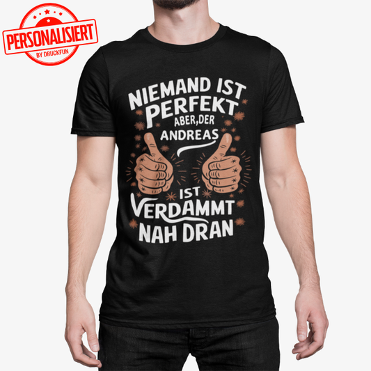 Niemand ist perfekt aber der [Name] ist verdammt nah dran - Premium Shirt