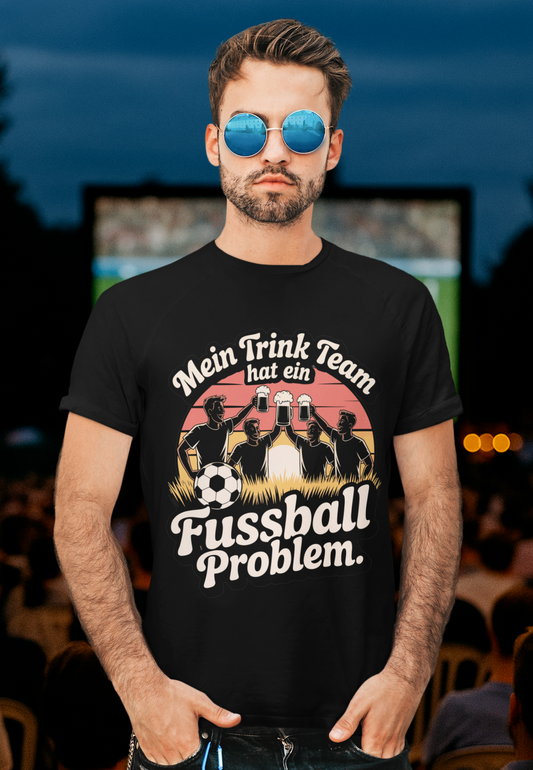 🍻 Mein Trink-Team hat ein Fußball-Problem T032 Premium T-Shirt