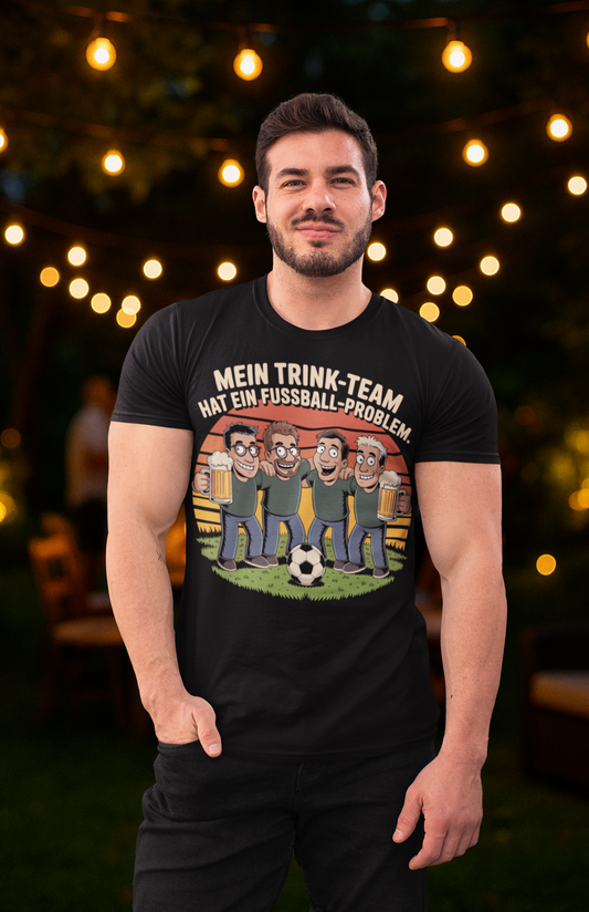 Retro Trinkteam-Shirt – „Hat ein Fußball-Problem“ (Comic Edition) T036 Premium T-Shirt