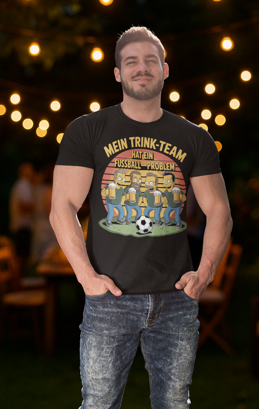 Retro Trinkteam-Shirt – „Hat ein Fußball-Problem“ (Comic Edition) T037  Premium T-Shirt