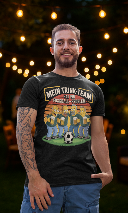 Retro Trinkteam-Shirt – „Hat ein Fußball-Problem“ (Comic Edition) T038 Premium T-Shirt
